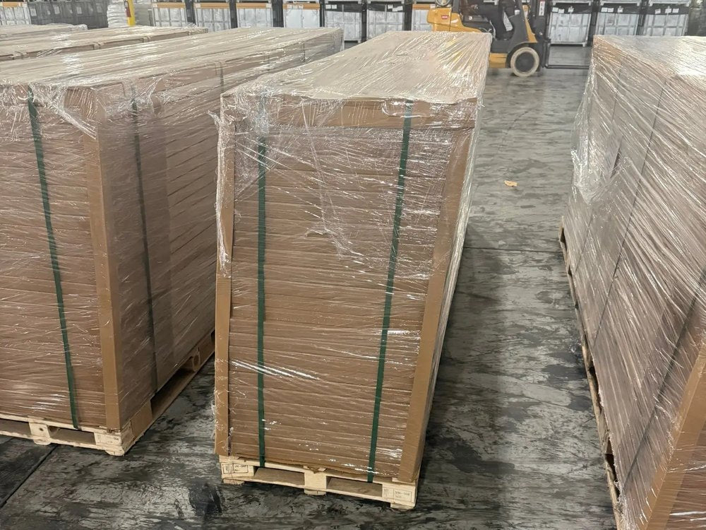 Wrapped, corner-protected and strapped pallets of tops in the warehouse